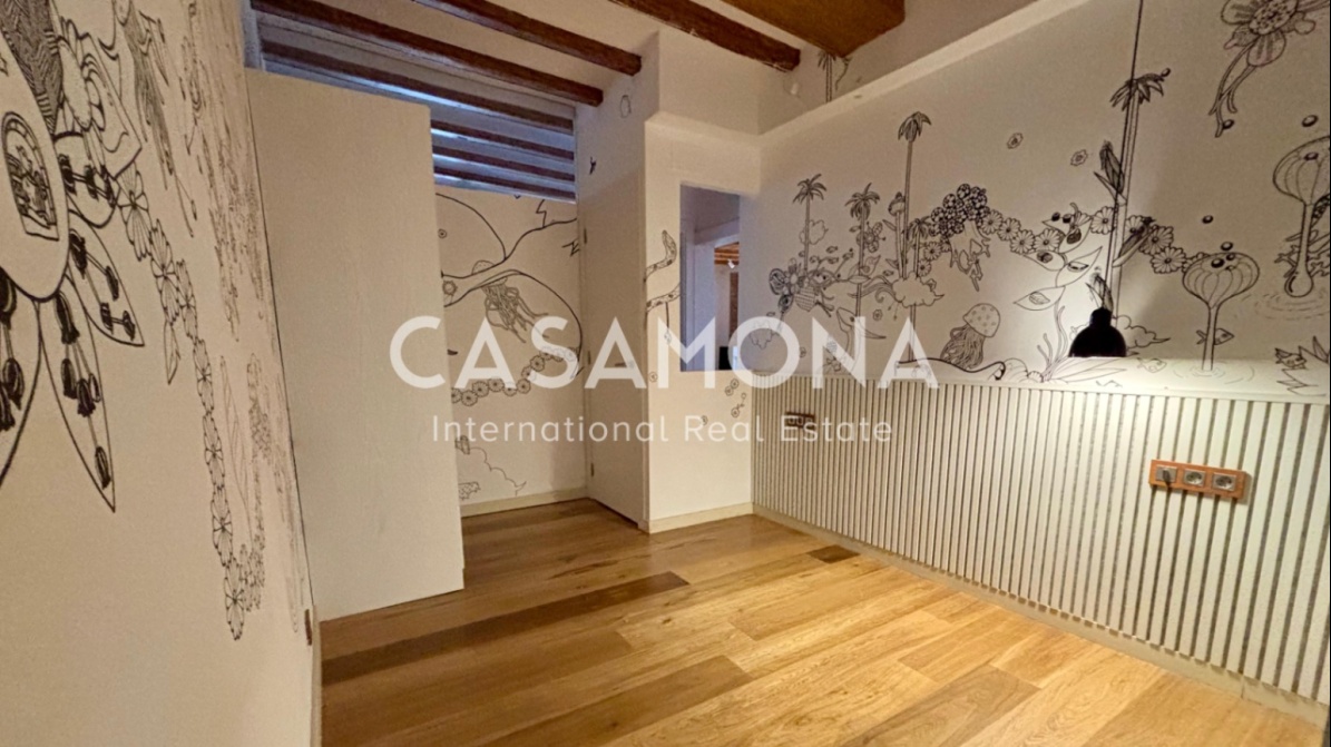 (SOLD) Elégant appartement de 2 chambres avec ascenseur et balcons à la française à El Born