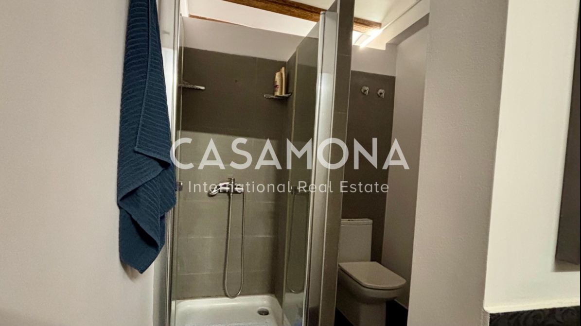 (SOLD) Elegant apartament de 2 dormitoris amb ascensor i balcons francesos al Born