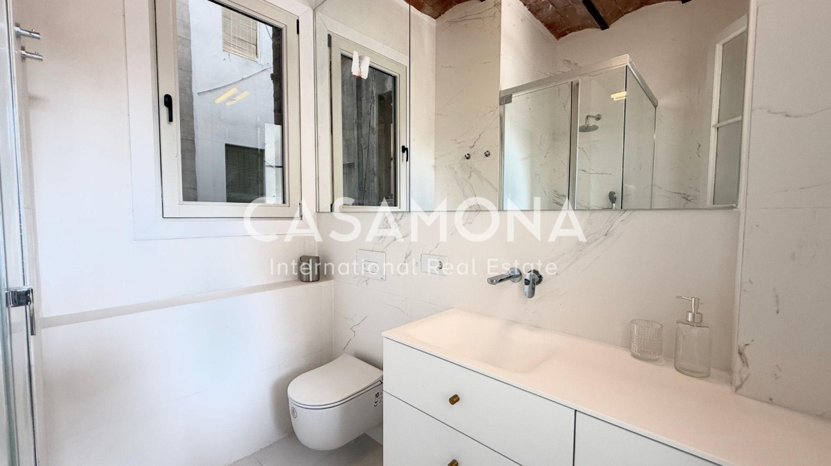 (Sold) Apartment with Catalan Charm and Multiple Balconies and Terrace (Sold) Apartment with Catalan Charm and Multiple Balconies and Terrace