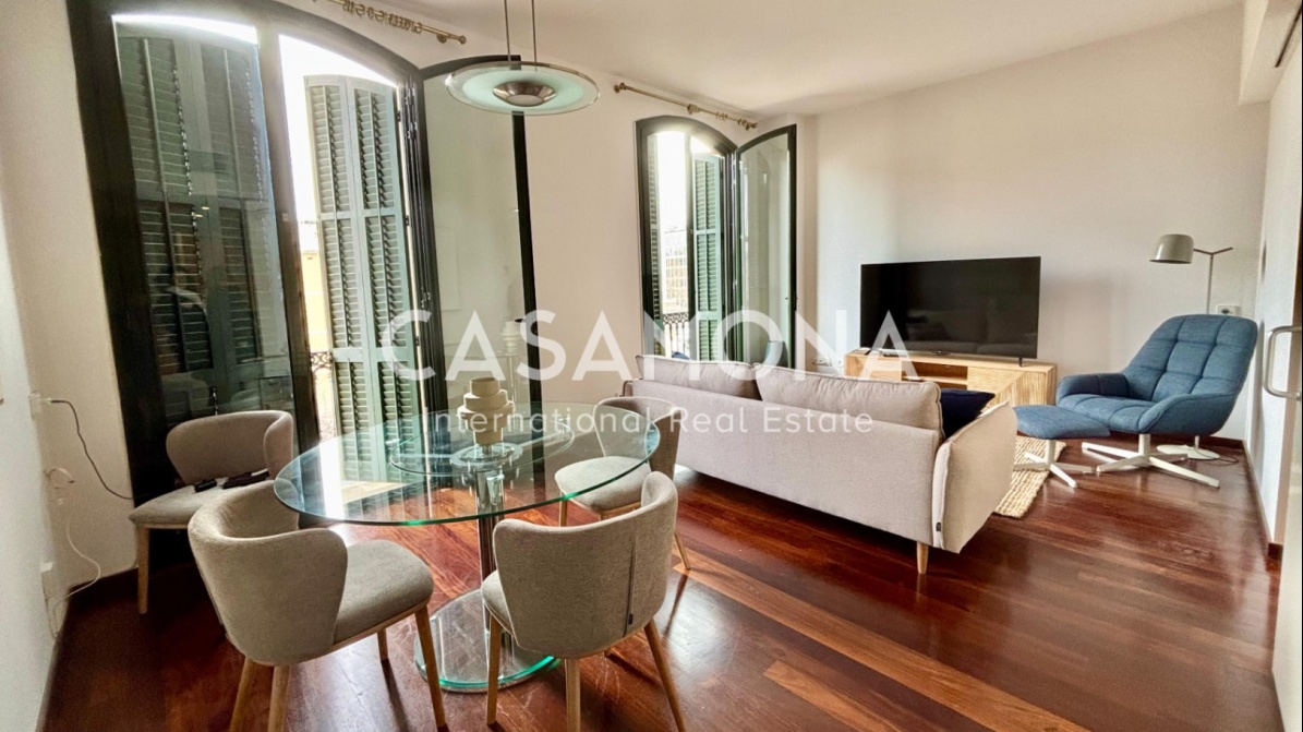 2-Bedroom Apartment with French Balconies and Elevator Near Passeig de Gracia