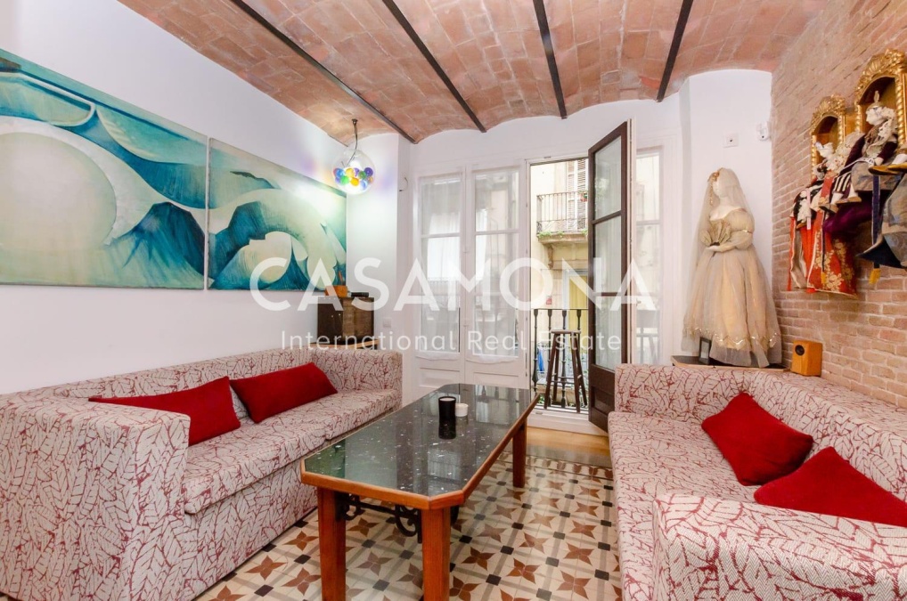 Historic Gem with 4 Bedrooms in the Heart of the Gothic Quarter