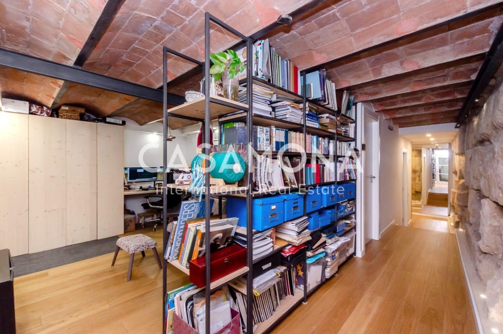 Historic Gem with 4 Bedrooms in the Heart of the Gothic Quarter