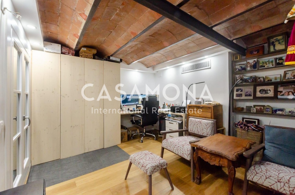 Historic Gem with 4 Bedrooms in the Heart of the Gothic Quarter