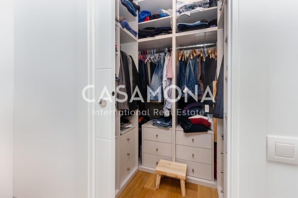 Historic Gem with 4 Bedrooms in the Heart of the Gothic Quarter