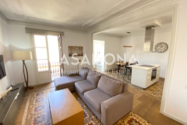Schöne 3-Zimmer-Wohnung mit offenem Grundriss und Balkonen in der Nähe der Plaça de Catalunya