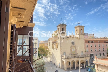 Schöne 3-Zimmer-Wohnung mit offenem Grundriss und Balkonen in der Nähe der Plaça de Catalunya