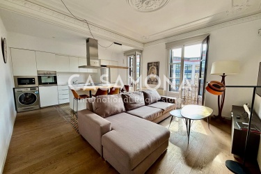 Modern appartement met 2 slaapkamers en balkons in de buurt van Plaça de Catalunya