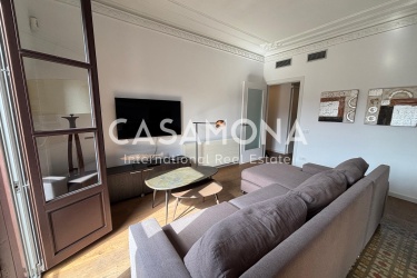 Modern 2 Bedroom Apartment with Balconies close to Placa de Catalunya