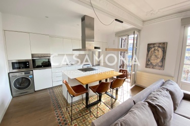 Modern 2 Bedroom Apartment with Balconies close to Placa de Catalunya
