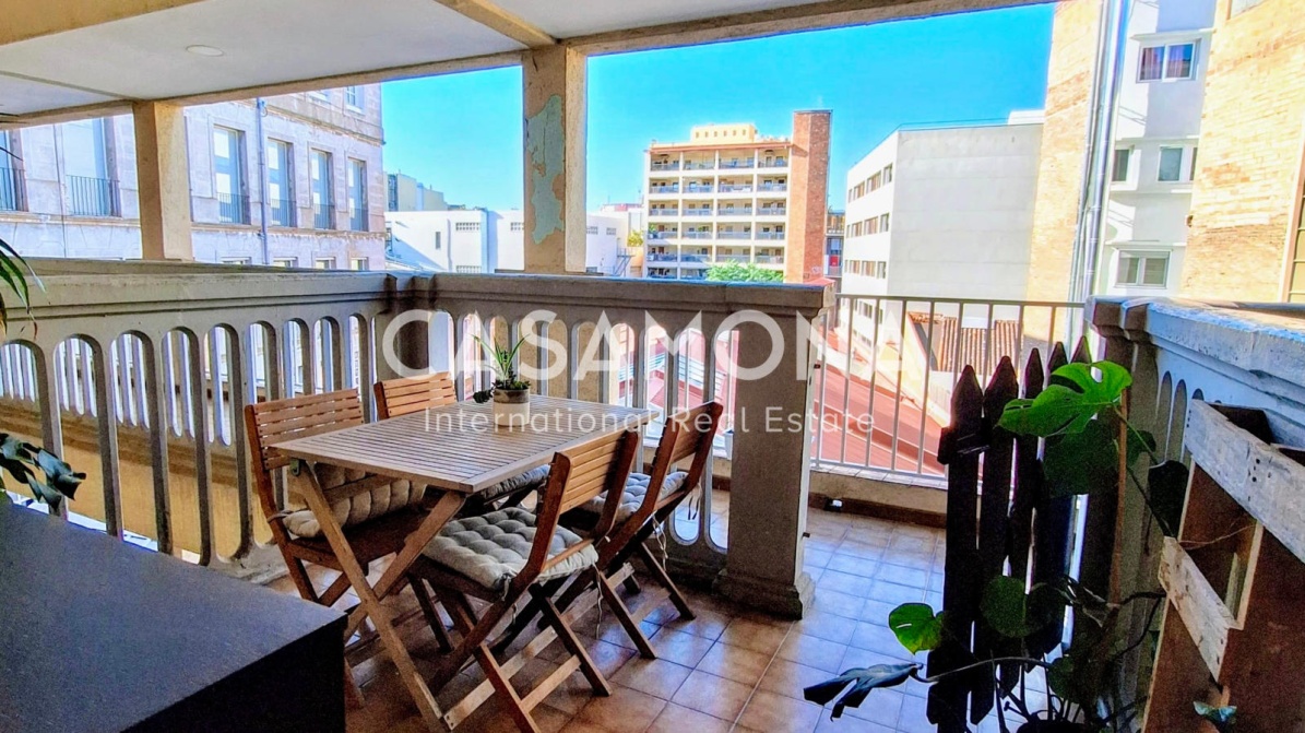 Modern 2 Bedroom Apartment with Private Terrace and Catalan Features in Poble Nou