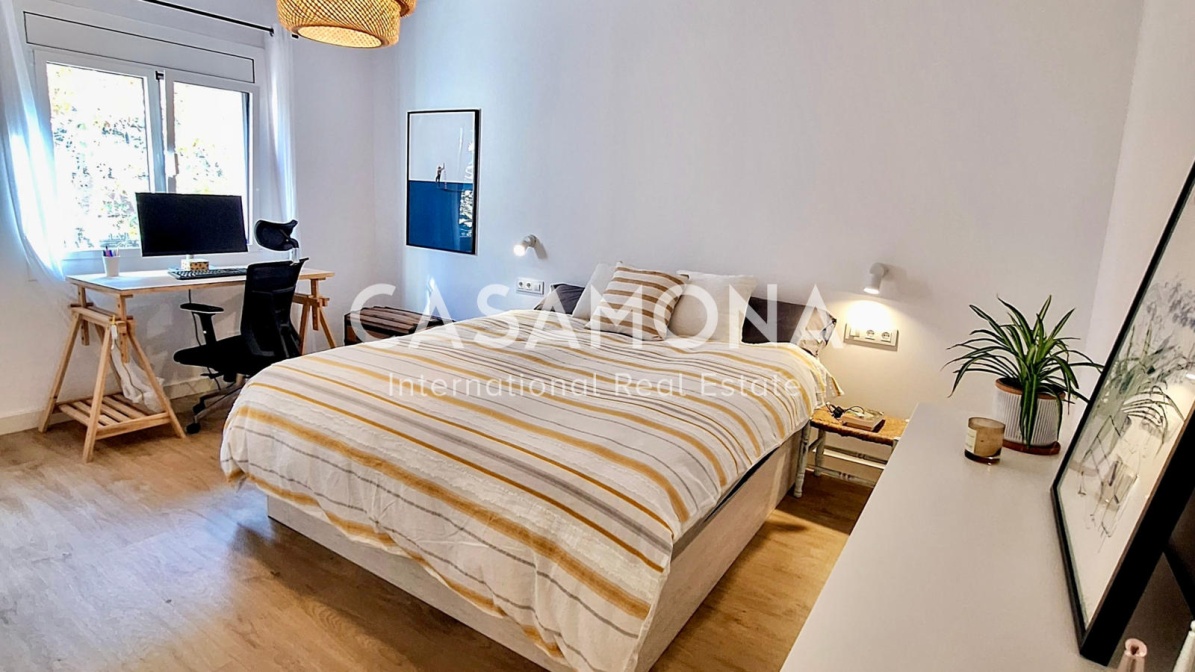 Moderno apartamento de 2 dormitorios con terraza privada y características catalanas en Poble Nou