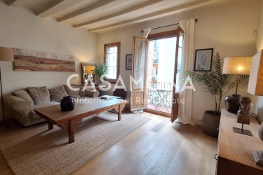 Retraite bohème avec balcon au cœur du quartier gothique