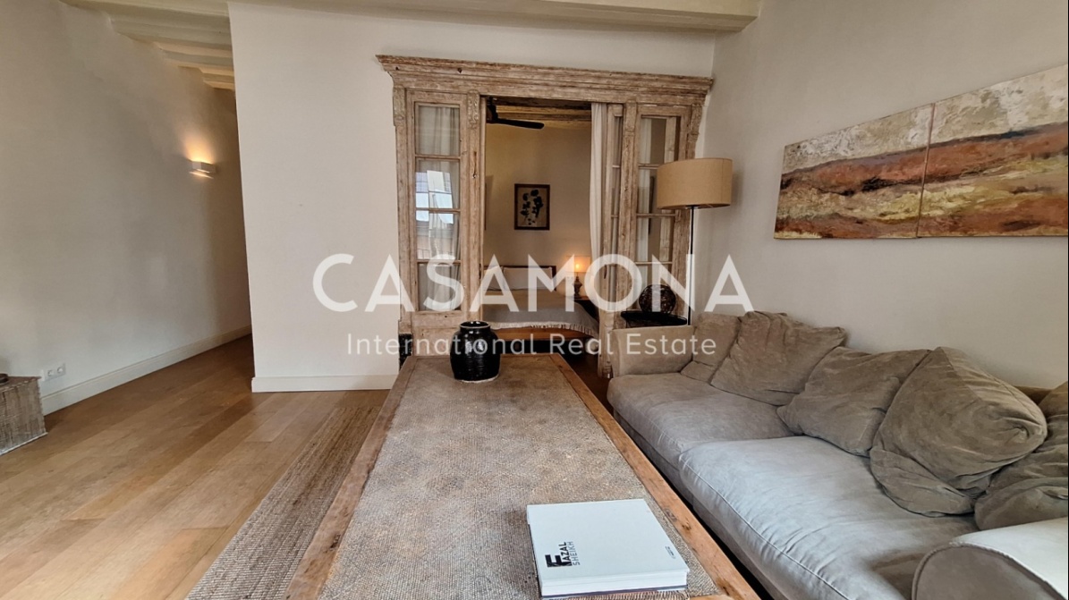 Bohemian Retreat with Balcony in the Heart of the Gothic Quarter