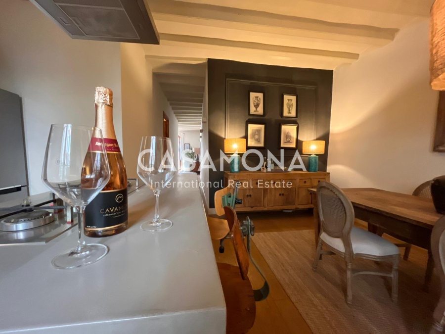 Bohemian Retreat with Balcony in the Heart of the Gothic Quarter