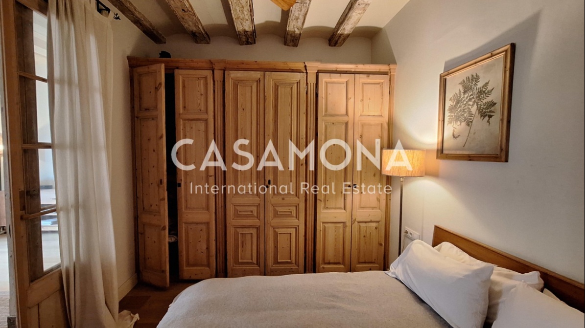 Bohemian Retreat with Balcony in the Heart of the Gothic Quarter