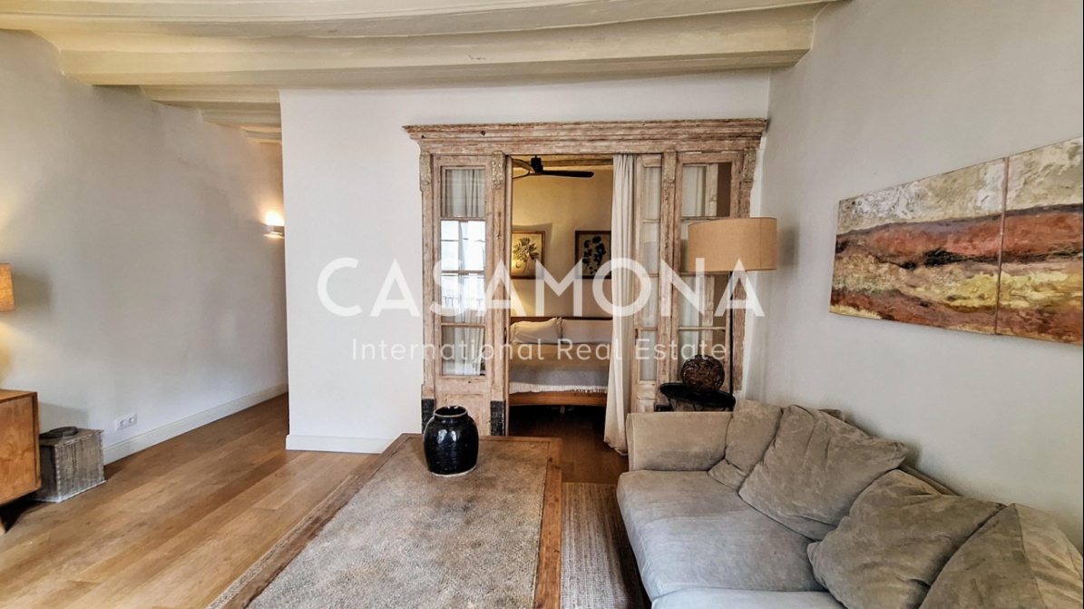 Bohemian Retreat with Balcony in the Heart of the Gothic Quarter