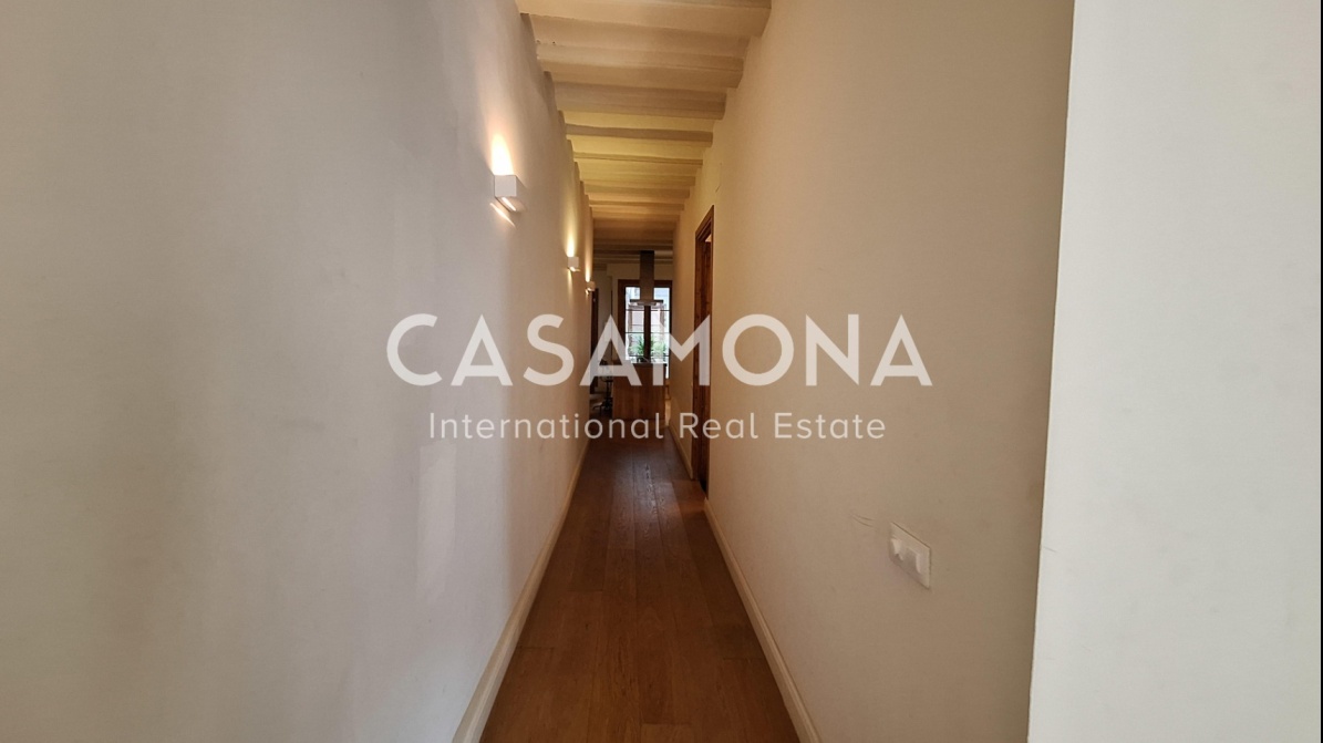 Bohemian Retreat with Balcony in the Heart of the Gothic Quarter