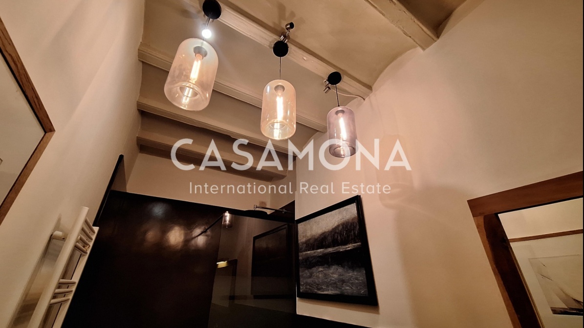 Bohemian Retreat with Balcony in the Heart of the Gothic Quarter