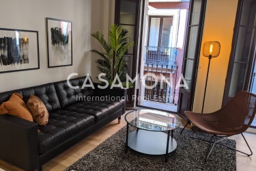 Stylish 2-Bedroom Apartment in Barcelona’s Historic Gothic Quarter