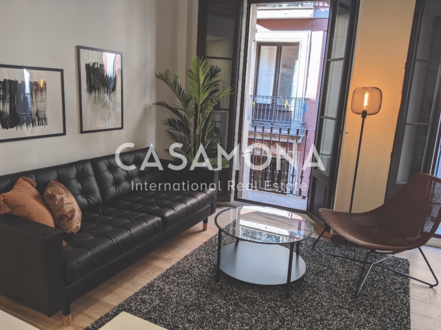 Stylish 2-Bedroom Apartment in Barcelona’s Historic Gothic Quarter