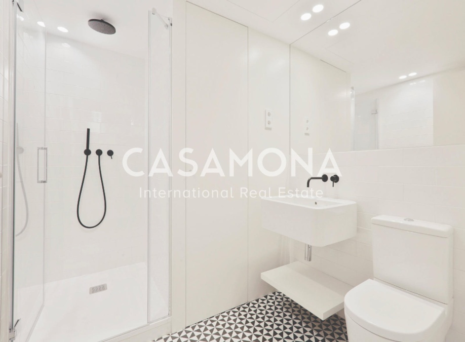 Stylish 2-Bedroom Apartment in Barcelona’s Historic Gothic Quarter