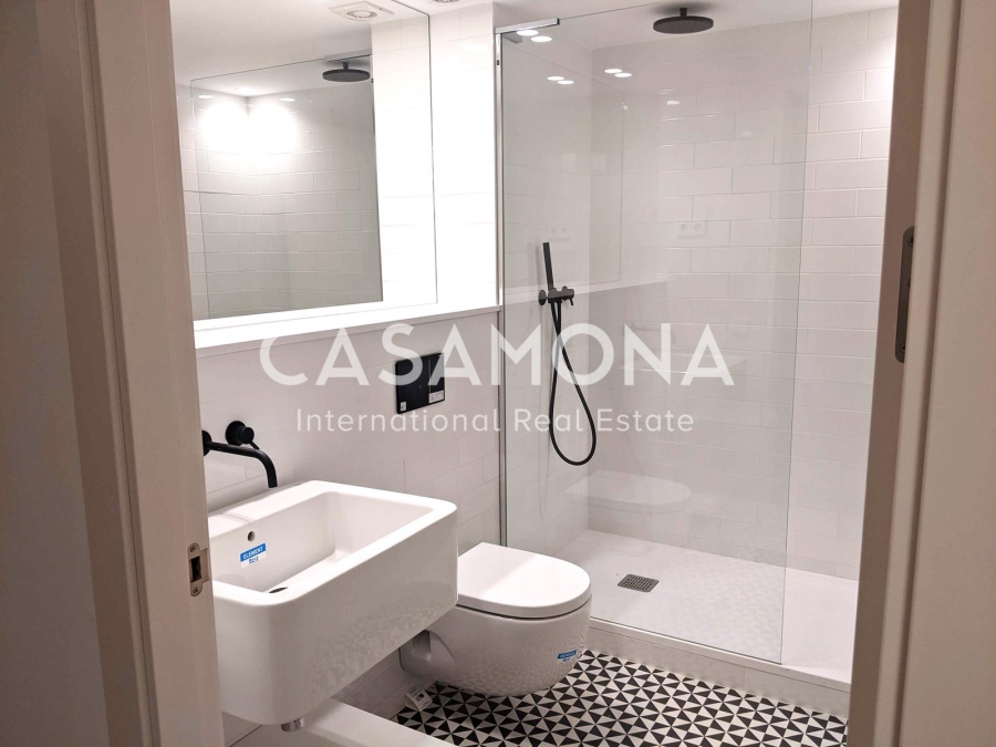 Stylish 2-Bedroom Apartment in Barcelona’s Historic Gothic Quarter
