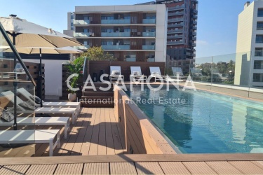Loft brutalista modern amb terrassa privada i piscina comunitària al Poblenou Loft brutalista modern amb terrassa privada i piscina comunitària al Poblenou