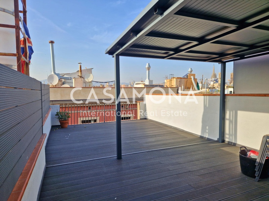 Àtic exclusiu amb terrassa privada al terrat i impressionants vistes al Barri Gòtic Àtic exclusiu amb terrassa privada al terrat i impressionants vistes al Barri Gòtic