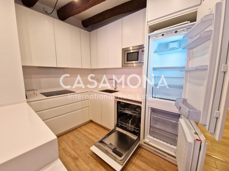 Exclusive Penthouse with Private Rooftop Terrace & Stunning Gothic Quarter Views