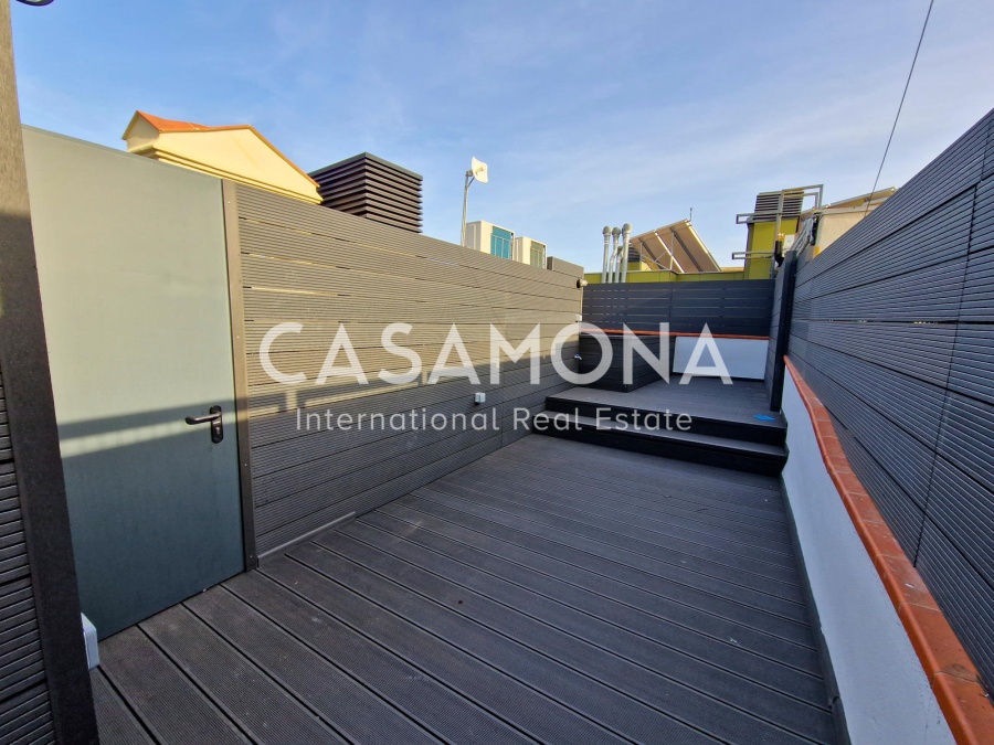 Penthouse exclusif avec terrasse privée sur le toit et vue imprenable sur le quartier gothique Penthouse exclusif avec terrasse privée sur le toit et vue imprenable sur le quartier gothique