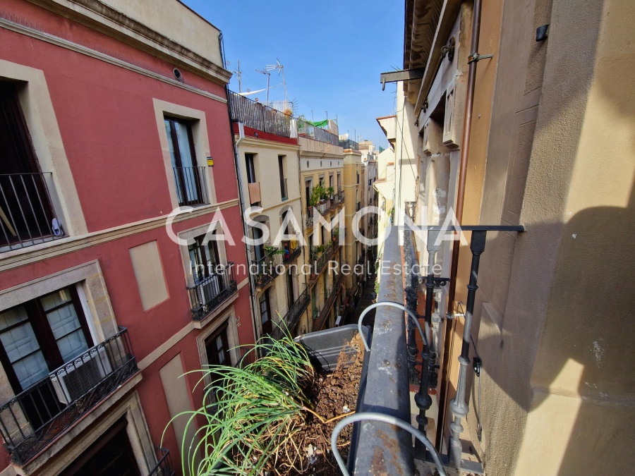 Àtic exclusiu amb terrassa privada al terrat i impressionants vistes al Barri Gòtic Àtic exclusiu amb terrassa privada al terrat i impressionants vistes al Barri Gòtic