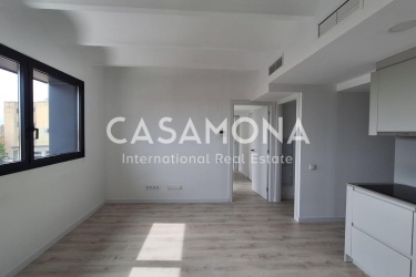 Brand-New Exterior Apartment with Stunning Skyline Views and Community Terrace