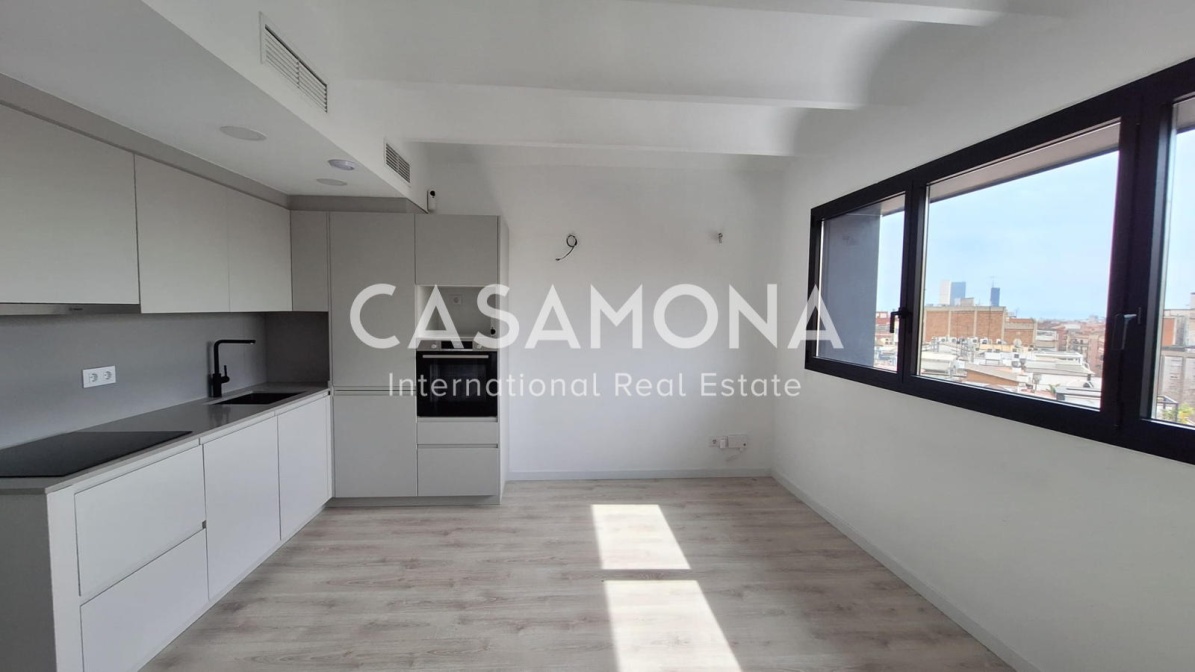 Brand-New Exterior Apartment with Stunning Skyline Views and Community Terrace