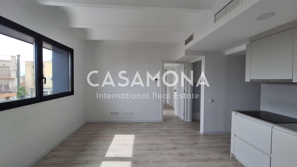 Brand-New Exterior Apartment with Stunning Skyline Views and Community Terrace