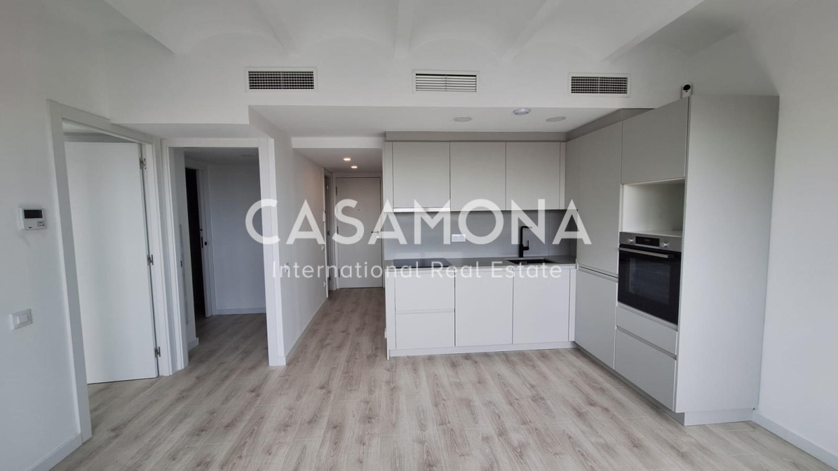 Brand-New Exterior Apartment with Stunning Skyline Views and Community Terrace
