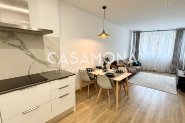 Fully Renovated 2 Bedroom Apartment with an Elevator on Avenida Parallel