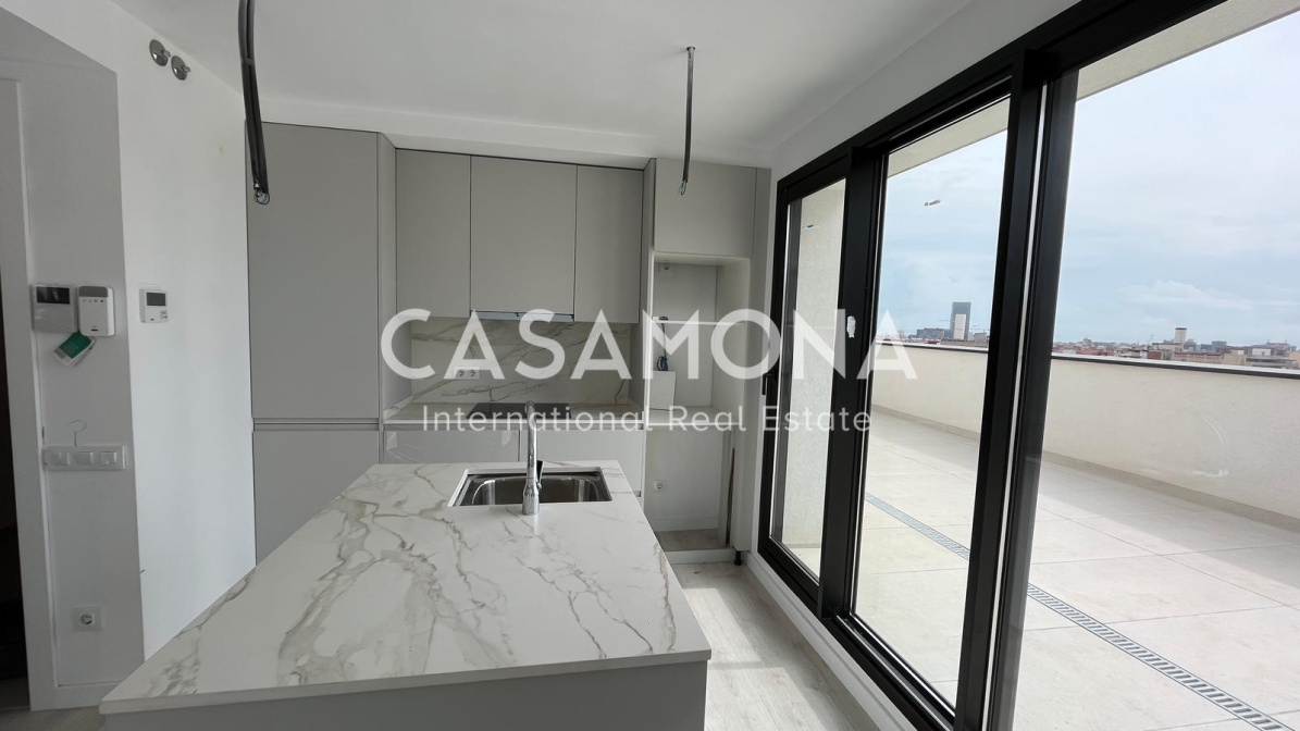 Moderno appartamento con 1 camera da letto e vista mozzafiato sui famosi monumenti di Barcellona, sulle montagne e sul mare