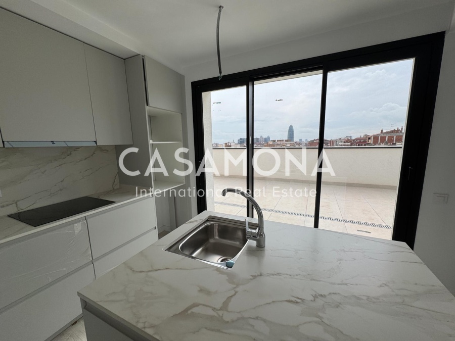 (VENDU) Appartement moderne d’une chambre avec vue imprenable sur les célèbres monuments de Barcelone, les montagnes et la mer (VENDU) Appartement moderne d’une chambre avec vue imprenable sur les célèbres monuments de Barcelone, les montagnes et la mer