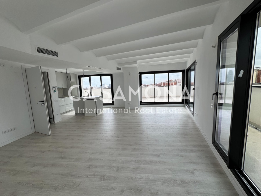 (VENUT) Apartament modern d'1 dormitori amb impressionants vistes als llocs emblemàtics de Barcelona, les muntanyes i el mar