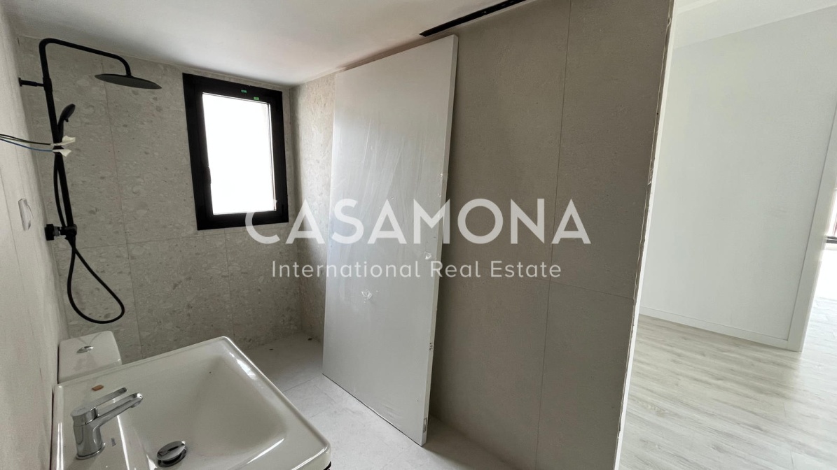 (VENUT) Apartament modern d'1 dormitori amb impressionants vistes als llocs emblemàtics de Barcelona, les muntanyes i el mar