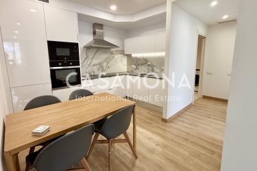 Fully Renovated 2 Bedroom Apartment with an Elevator on Avenida Parallel