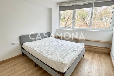 Fully Renovated 2 Bedroom Apartment with an Elevator on Avenida Parallel