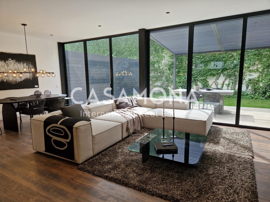 Luminoso y espacioso apartamento de 2 dormitorios con un gran jardín