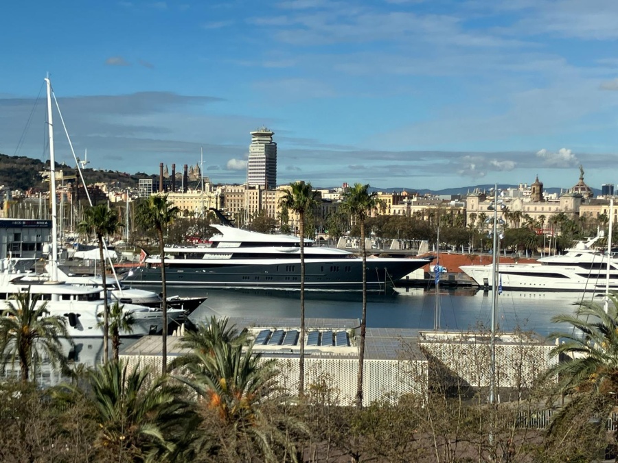 Modern 2 Bedroom Apartment in Barceloneta with Panoramic Sea Views