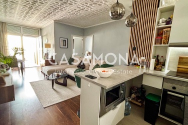 Renovated 3-Bedroom Apartment with a Balcony in El Besòs Renovated 3-Bedroom Apartment with a Balcony in El Besòs