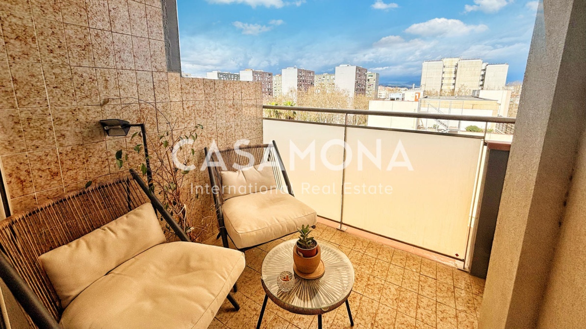Renovated 3-Bedroom Apartment with a Balcony in El Besòs Renovated 3-Bedroom Apartment with a Balcony in El Besòs