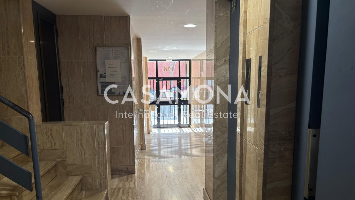 Renovated 3-Bedroom Apartment with a Balcony in El Besòs Renovated 3-Bedroom Apartment with a Balcony in El Besòs