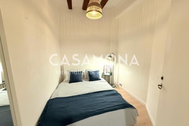 Cozy Interior Room in Stylish El Born Co-Living Apartment