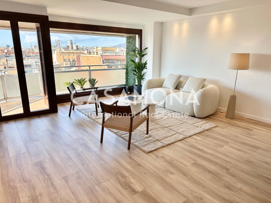SOLD Luxurious apartment with panoramic views of the Sagrada Familia skyline.