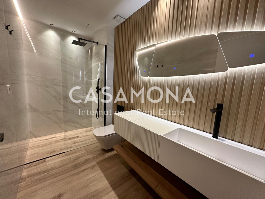 SOLD Luxurious apartment with panoramic views of the Sagrada Familia skyline.
